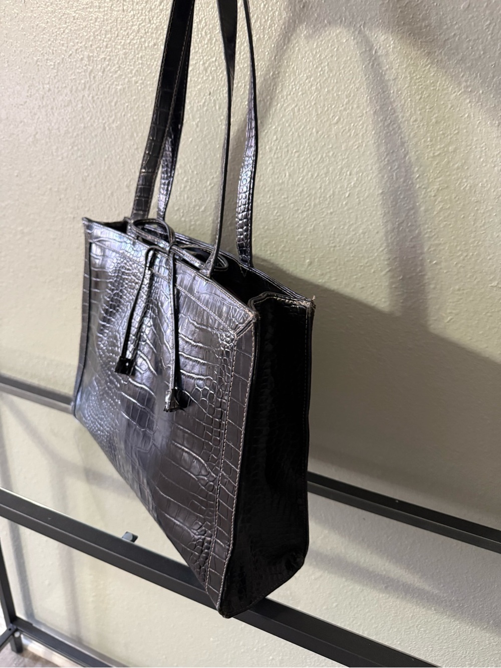 Liz Claiborne Black Croc Embossed Structured Tote Shoulder Bag - Picture 4 of 9